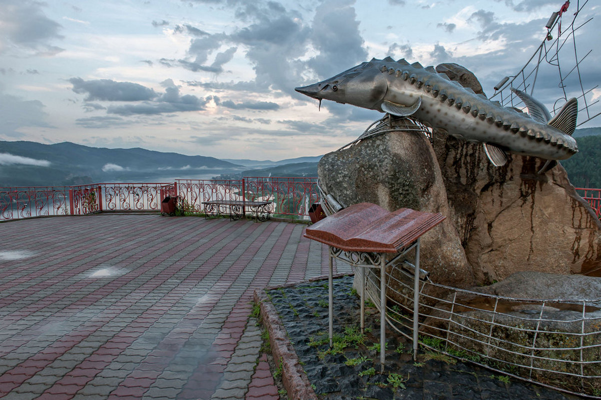 Памятник Царь-рыба